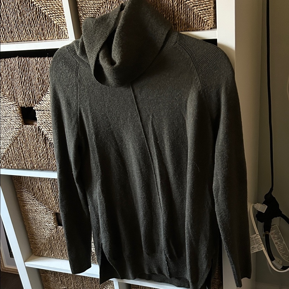 Cynthia Rowley Grey Turtleneck Sweater 100% Extrafine Merino Wool
